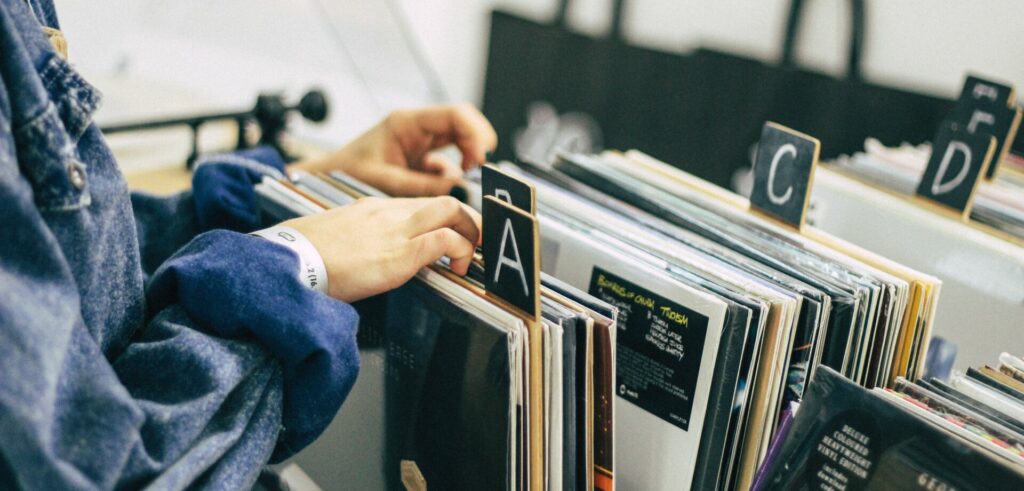 Image of the sound selection in a vinyl record store.